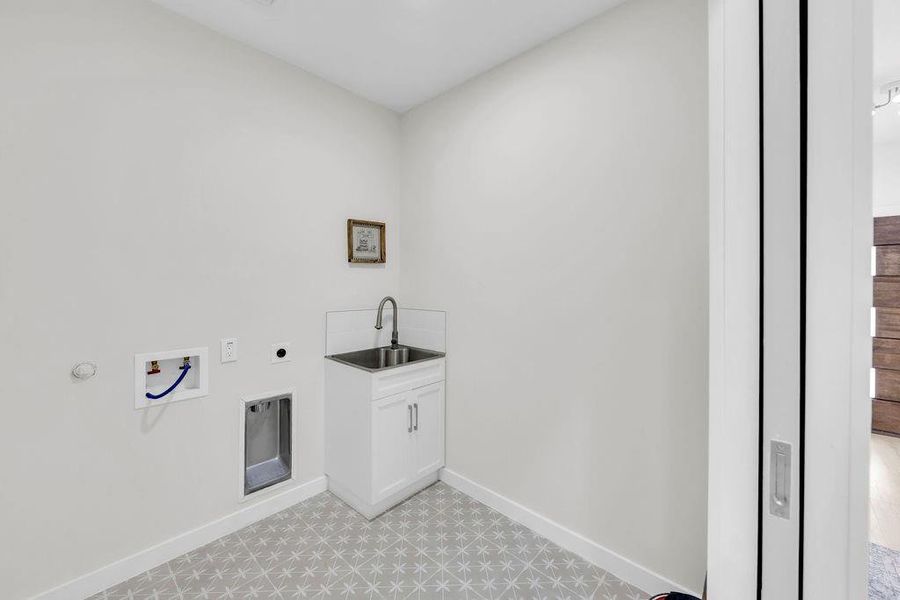 Furnished interior view inside a new home in , Dallas (Image 11).