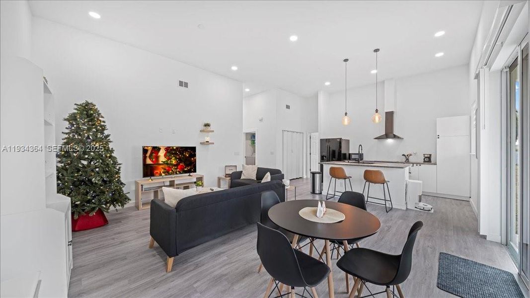 Furnished interior view inside a new home in , Cape Coral (Image 16).