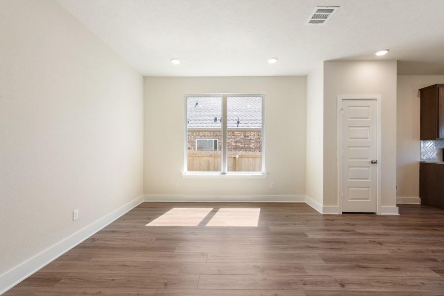 Spacious, unfurnished interior of a new home in , Brenham (Image 20).