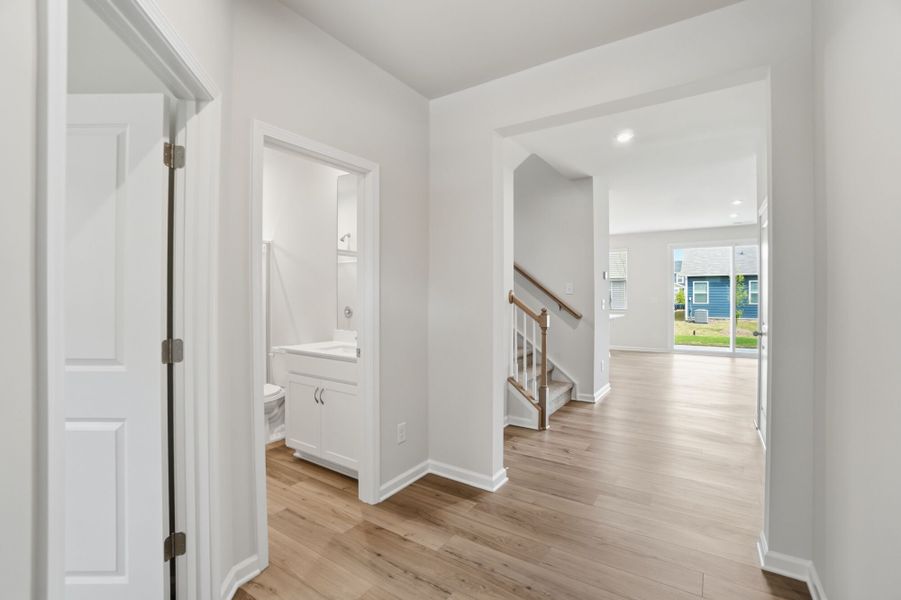 Spacious, unfurnished interior of a new home in Waxhaw Landing, Monroe (Image 12).