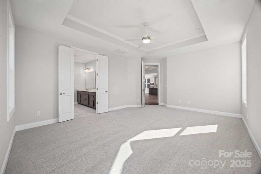 Spacious, unfurnished interior of a new home in Handsmill on Lake Wylie, York (Image 25).