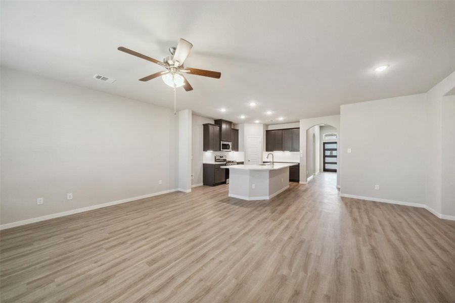 Spacious, unfurnished interior of a new home in Lago Mar, Texas City (Image 14). Spacious, unfurnished interior of a new home in Lago Mar, Texas City (Image 14).