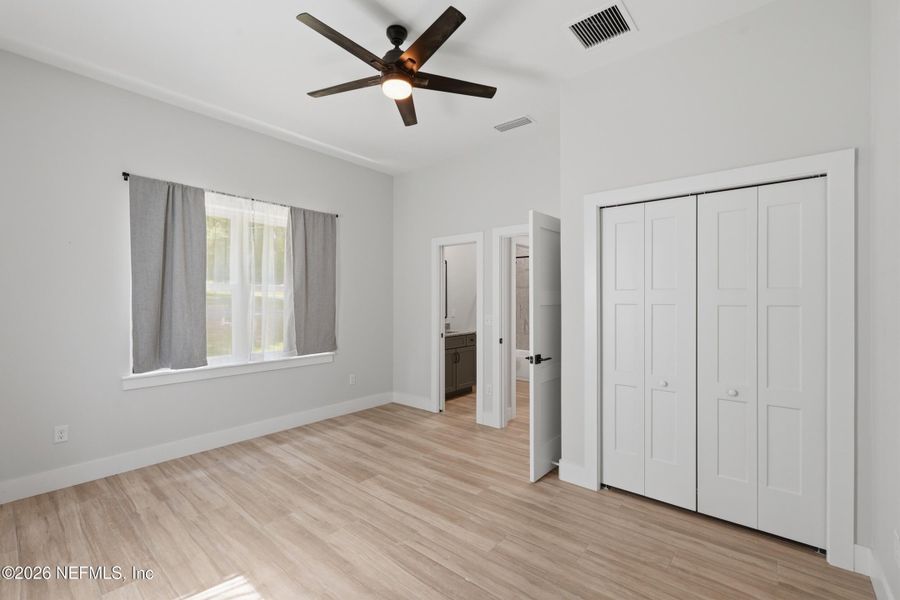 Spacious, unfurnished interior of a new home in , Melrose (Image 35).