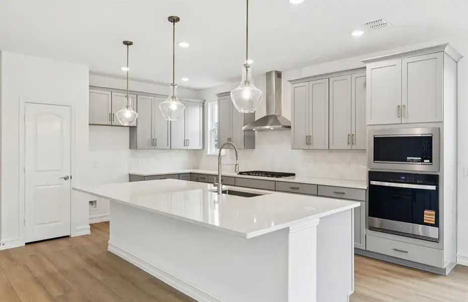 Eat-in island kitchen Eat-in island kitchen