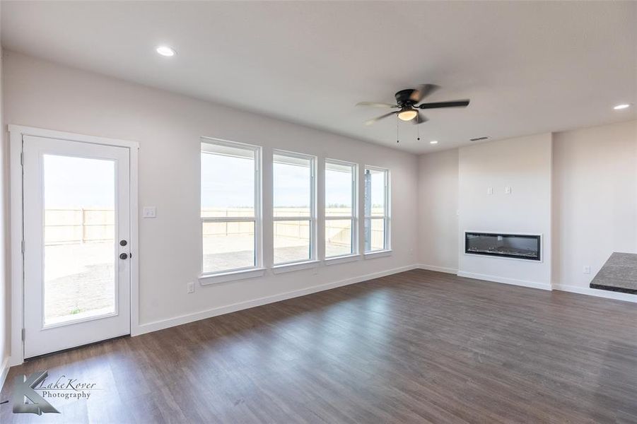 Spacious, unfurnished interior of a new home in , Abilene (Image 18).