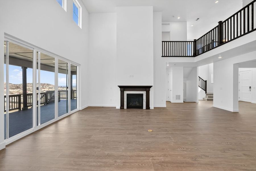 Spacious, unfurnished interior of a new home in Macanta, Castle Rock (Image 8).