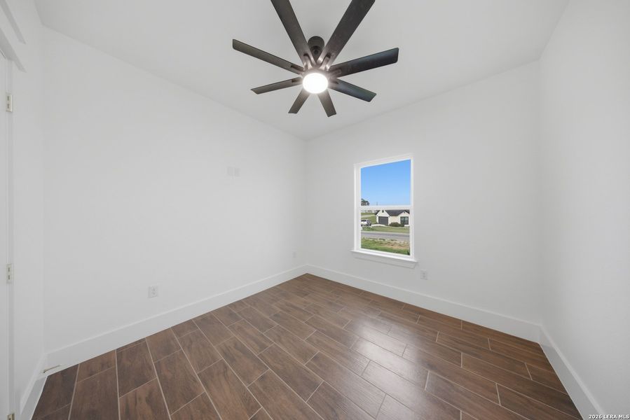 Spacious, unfurnished interior of a new home in , Floresville (Image 36).