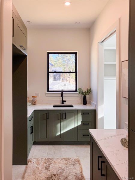 Mud room from graage