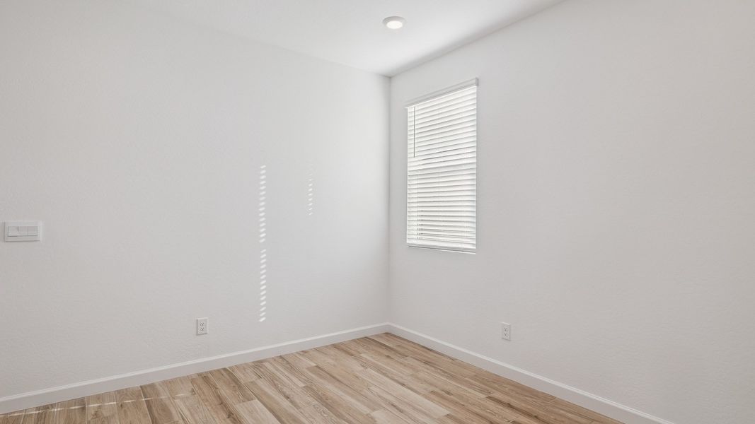 Spacious, unfurnished interior of a new home in Aloravita, Peoria (Image 20).