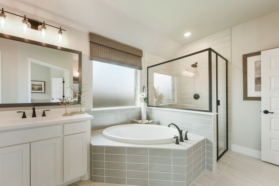 Furnished interior view inside a new home in Las Lomas, Forney (Image 16).