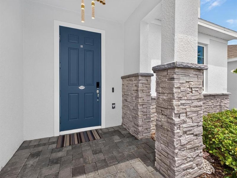 Exterior details and patio area of a home in Storey Creek, Kissimmee (Image 4).