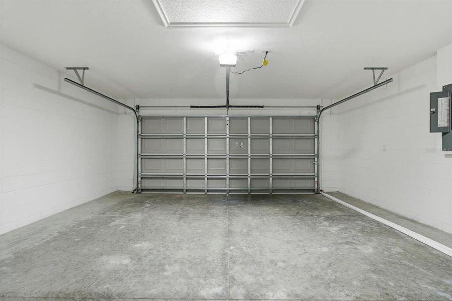 Spacious, unfurnished interior of a new home in , Dunnellon (Image 23).