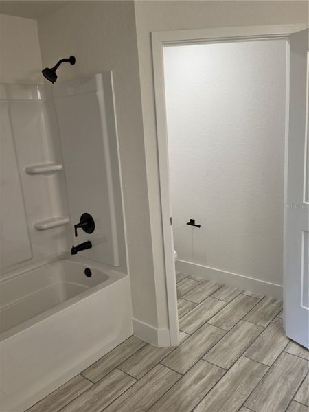 Spacious, unfurnished interior of a new home in Pine Bluff, Spring Hill (Image 11).