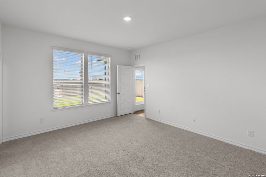 Spacious, unfurnished interior of a new home in Nopal Valley, San Antonio (Image 16). Spacious, unfurnished interior of a new home in Nopal Valley, San Antonio (Image 16).
