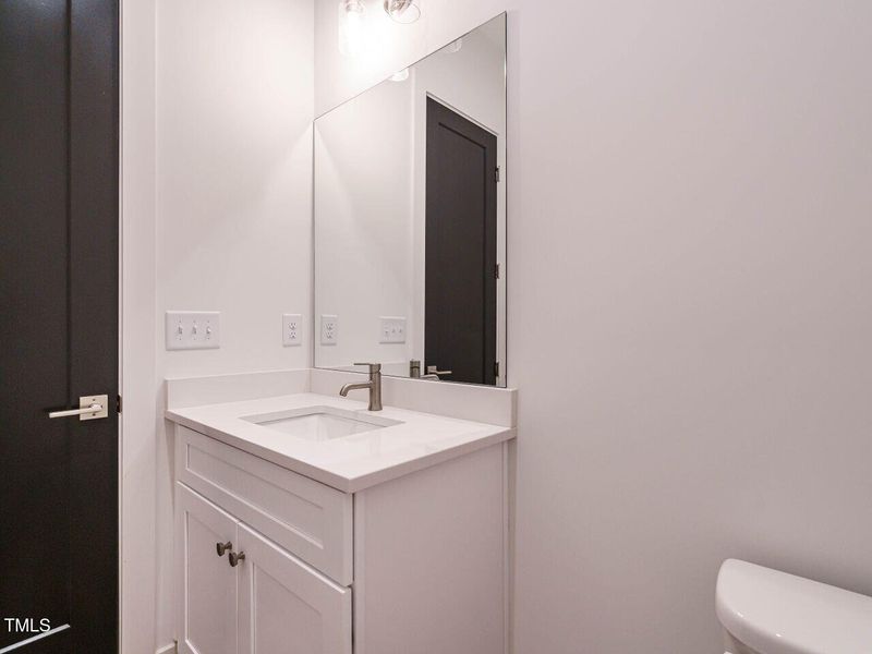 021-1280x960-half-bath