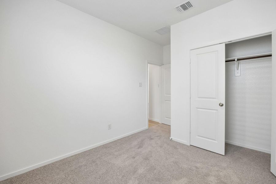Spacious, unfurnished interior of a new home in Stokesbury, Waller (Image 28).