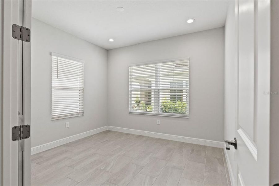 Spacious, unfurnished interior of a new home in Wysteria, Venice (Image 40).