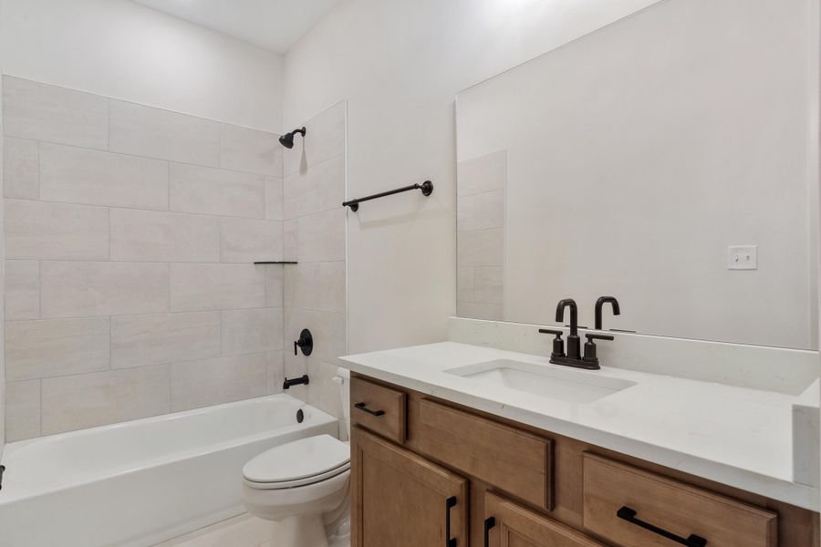 Image 28 of a home in White Oak.