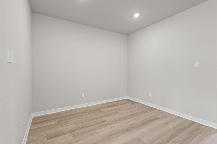 Spacious, unfurnished interior of a new home in Laurel Landing, Alvin (Image 25). Spacious, unfurnished interior of a new home in Laurel Landing, Alvin (Image 25).