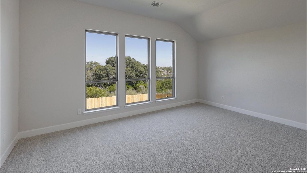 Spacious, unfurnished interior of a new home in Ladera 50', San Antonio (Image 33).