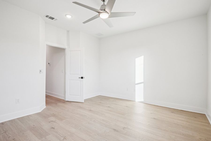Spacious, unfurnished interior of a new home in Sauls Ranch, Round Rock (Image 53).