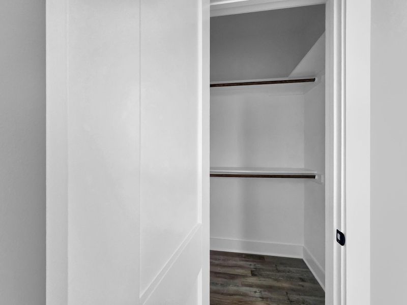 Spacious, unfurnished interior of a new home in , Bolivar (Image 32).