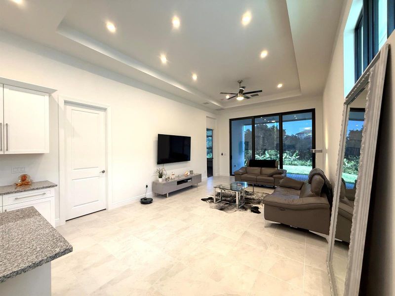 Living room and Kitchen 4.clear