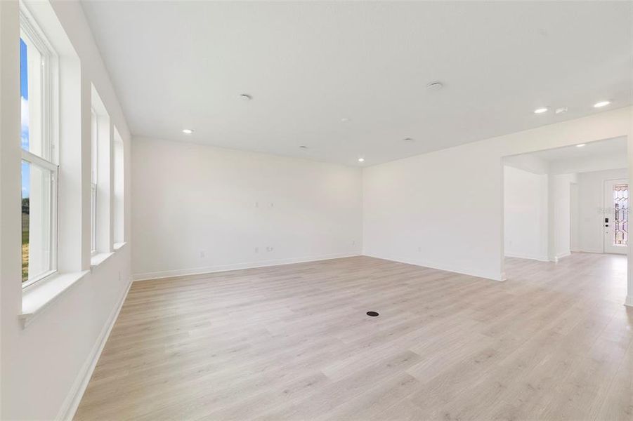 Spacious, unfurnished interior of a new home in Vintner Reserve, Clermont (Image 17).