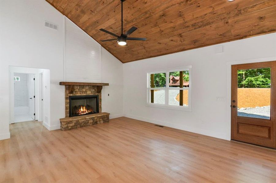 Spacious, unfurnished interior of a new home in , Ellijay (Image 11).