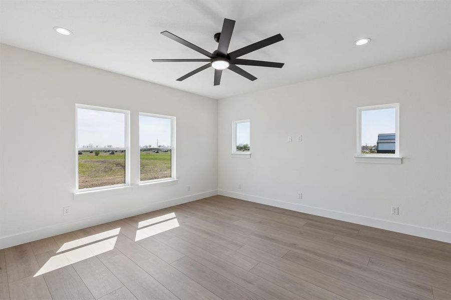Spacious, unfurnished interior of a new home in , Ponder (Image 26).