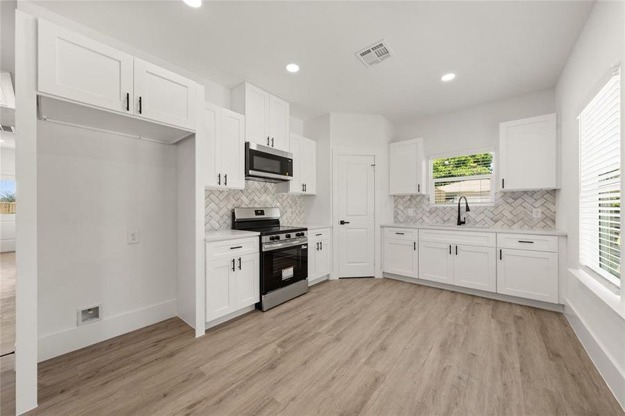 Furnished interior view inside a new home in , Waco (Image 9).