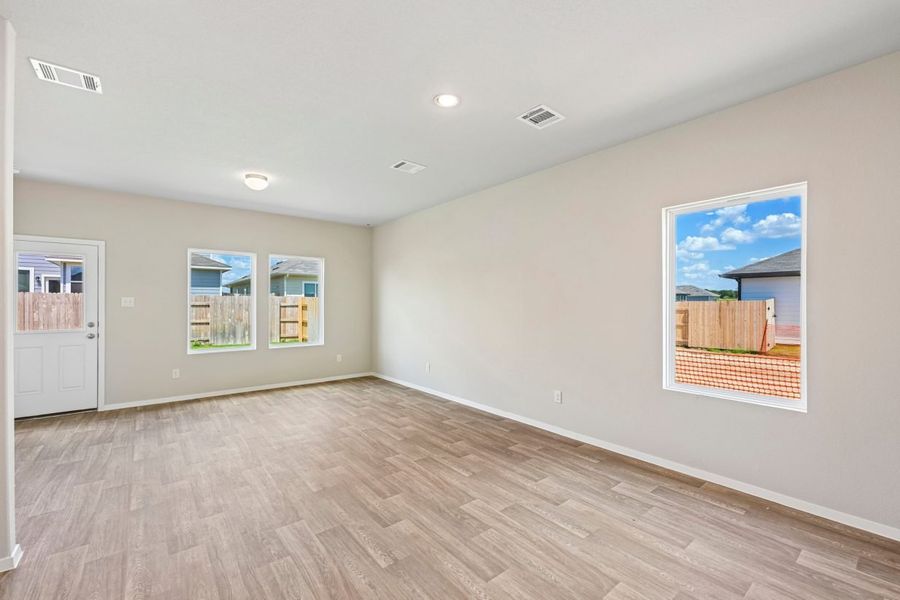 Spacious, unfurnished interior of a new home in Cascade, Liberty Hill (Image 11).