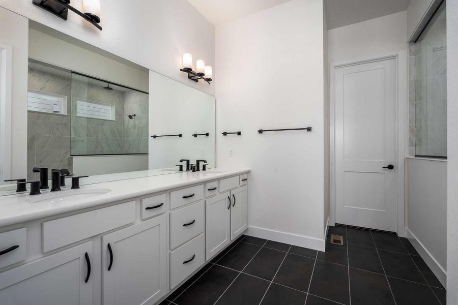 The Terra Linda - Owner's Bath