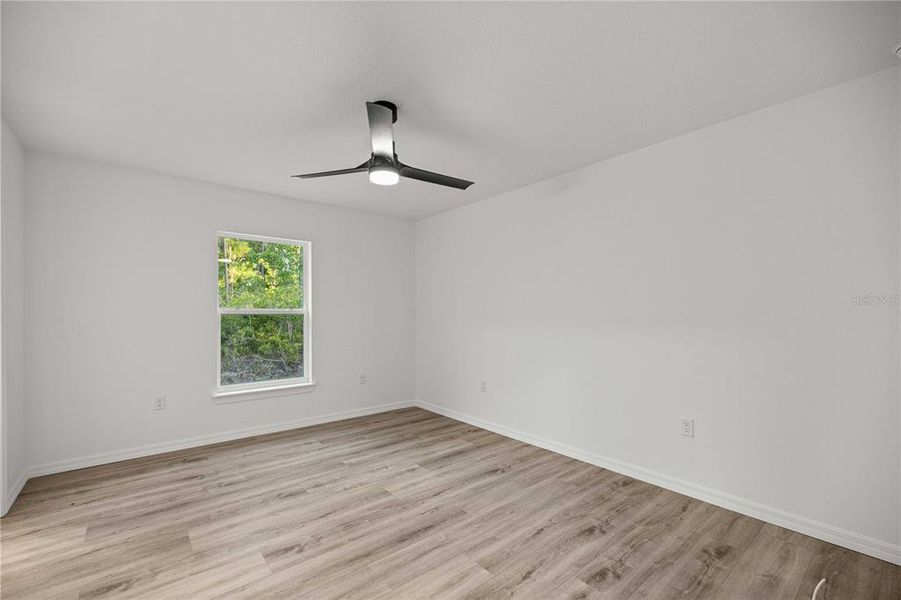 Spacious, unfurnished interior of a new home in , Dunnellon (Image 10).