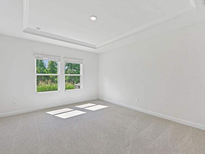 Spacious, unfurnished interior of a new home in Buffalo Ridge, Newton (Image 13).