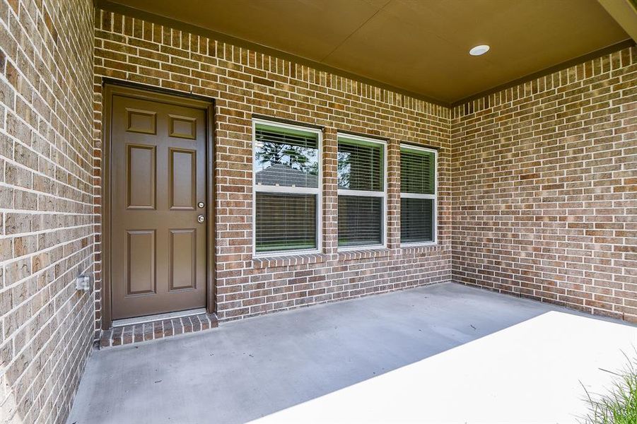 Exterior details and patio area of a home in , Houston (Image 20).