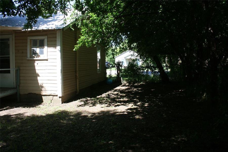 Exterior details and patio area of a home in , Weatherford (Image 6).