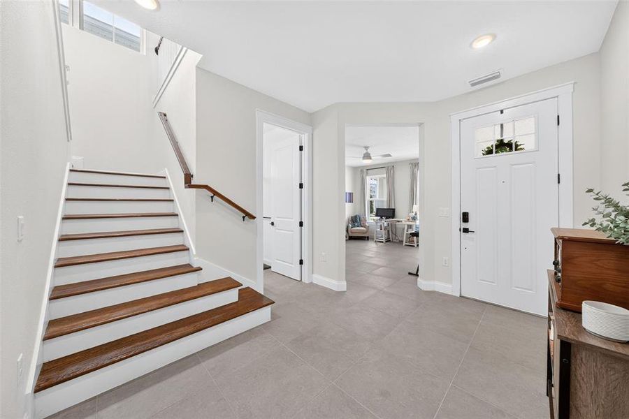 Spacious, unfurnished interior of a new home in , Orlando (Image 24).