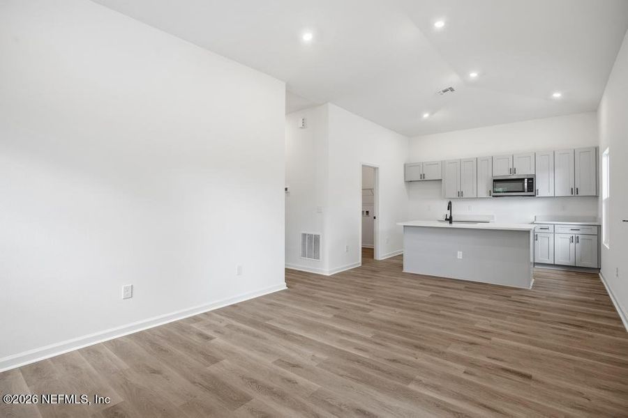Spacious, unfurnished interior of a new home in , Jacksonville (Image 14).