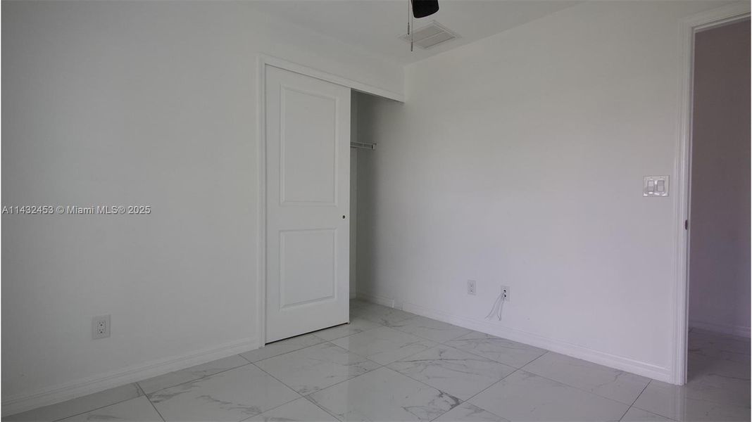 Spacious, unfurnished interior of a new home in , Fort Myers (Image 9).