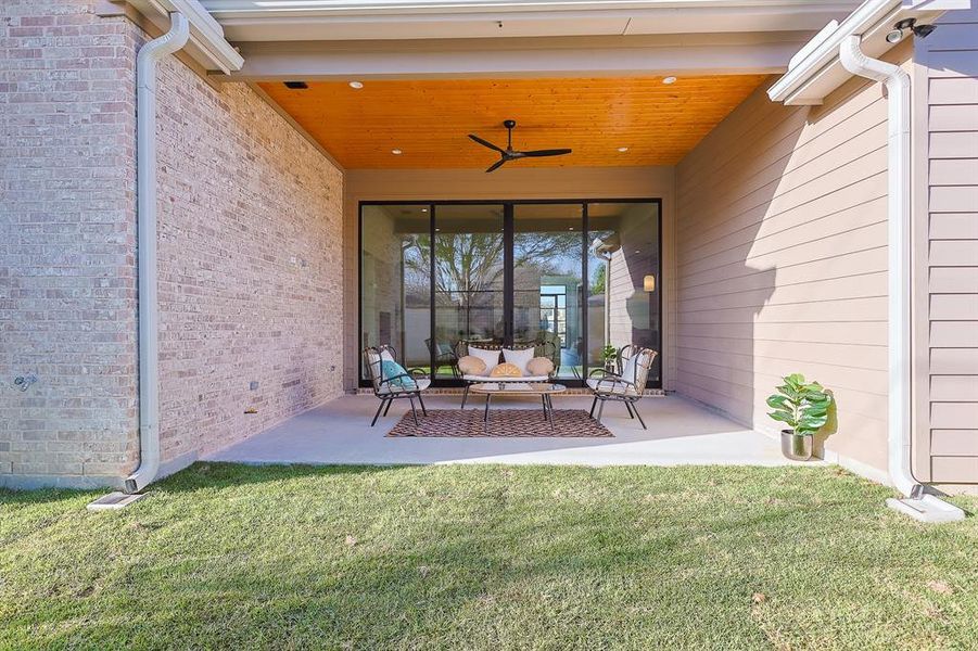 Exterior details and patio area of a home in Dove Station, Grapevine (Image 3).
