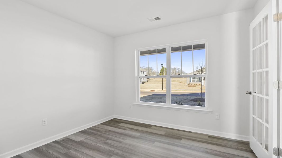 Spacious, unfurnished interior of a new home in Cedar Gap, Fountain Inn (Image 16).