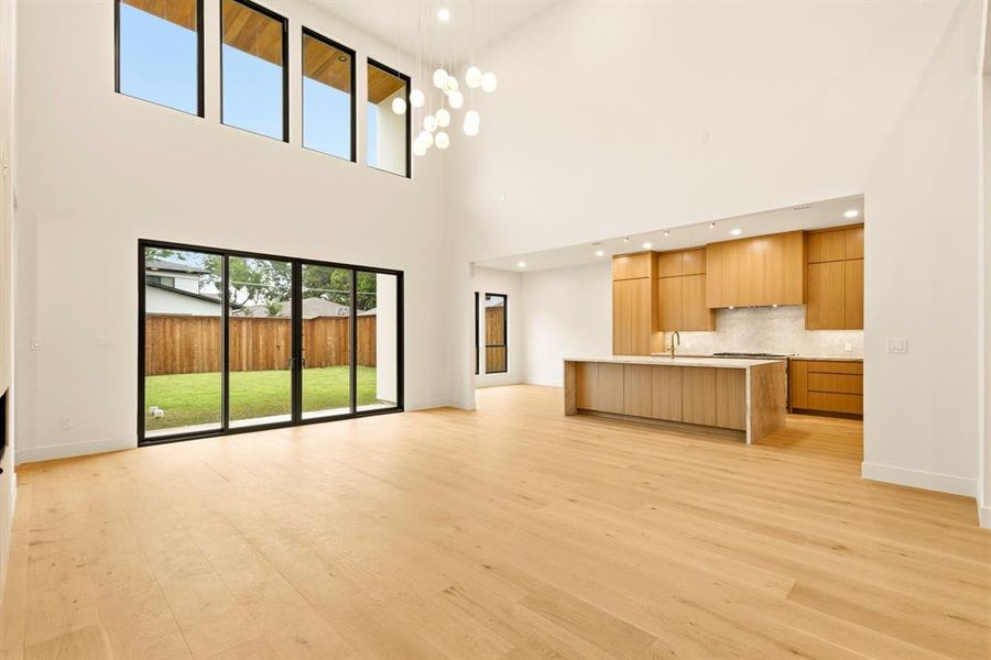 Spacious, unfurnished interior of a new home in , Dallas (Image 34).