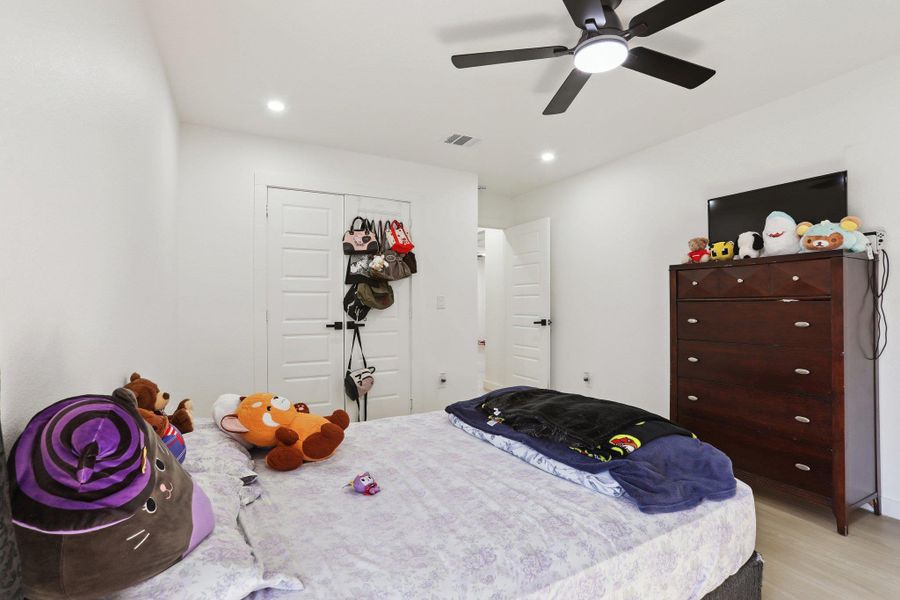 Furnished interior view inside a new home in , Dale (Image 27).