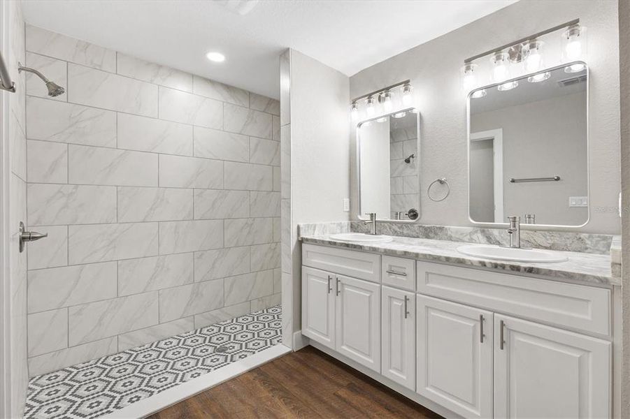 Furnished interior view inside a new home in , Ocklawaha (Image 9).