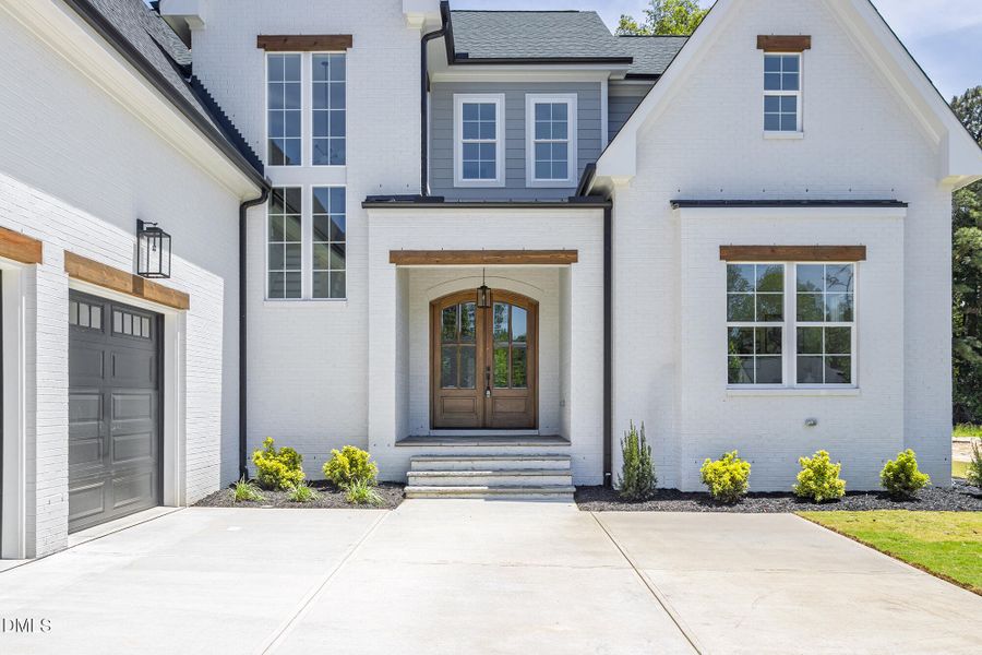 300_MEADOW_WALK_DR_EXTERIOR_04