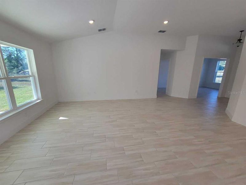 Spacious, unfurnished interior of a new home in Ocala Waterway / Kingsland Country Estates, Ocala (Image 17).