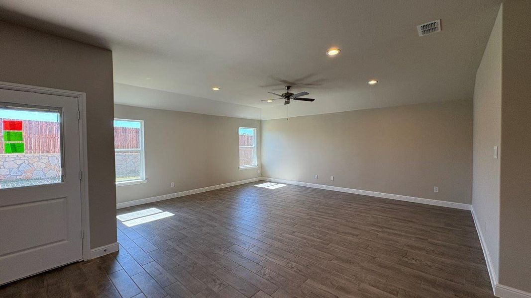 Spacious, unfurnished interior of a new home in Sandstone Estates, Granbury (Image 15). Spacious, unfurnished interior of a new home in Sandstone Estates, Granbury (Image 15).