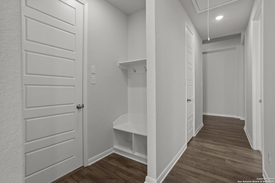 Spacious, unfurnished interior of a new home in Stillwater Ranch, San Antonio (Image 29).