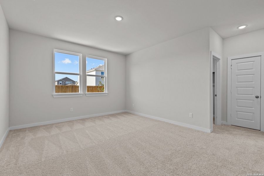 Spacious, unfurnished interior of a new home in Cinco Lakes, San Antonio (Image 12).